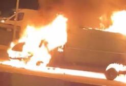 Esenyurt TEM Otoyolu'nda minibüs alev alev yandı
