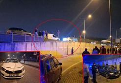 Kamyonet çalılık alana uçtu; çarptığı bariyerler 2 otomobilin üzerine düştü