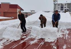 Metrelerce yüksekte ipin ucunda zorlu mesai