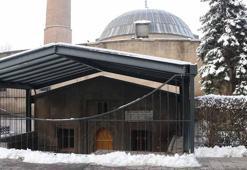 Kentsel dönüşüm çalışmalarında bina enkazı altından 926 yıllık medresenin duvarları çıktı