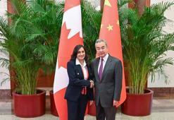 Çin Dışişleri Bakanı Wang, Kanadalı mevkidaşıyla bir araya geldi