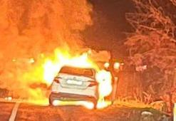 Seyir halindeyken alev alan otomobil yandı