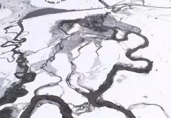 Karla kaplı bölgede menderesler dron ile görüntülendi