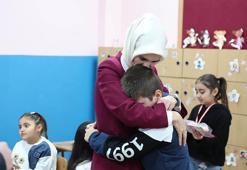 Bakan Göktaş, Pençe-Kilit şehidinin oğluna karnesini verdi