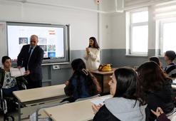 Kol ve bacakları olmayan Nakşin’e okulda alkışlı karne sürprizi