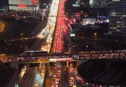İstanbul'da yüzde 87'ye ulaşan trafik yoğunluğu havadan görüntüledi