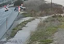 Otomobilin yoldan çıkıp ters döndüğü kaza kamerada; 1 yaralı