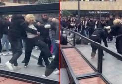 Maltepe'de alışveriş merkezindeki kadınların saç saça kavgası kamerada