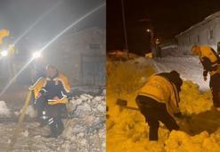 Hasta ihbarına giderken kara saplanan ambulans kurtarıldı