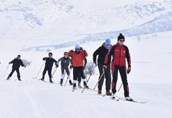 Bitlis'te kayaklı koşu sporcuları, yarışlara eksi 15 derecede hazırlanıyor