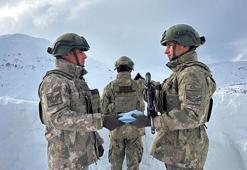 Komandoya çorap hediyesi