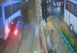 Arnavutköy'de otomobil midibüse çarptı; binen kişi son anda kurtuldu