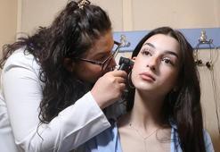 Anne ve babası gibi doğuştan işitme kaybıyla doğan Azra, erken tanı ve tedaviyle bu engeli aştı