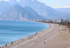 Antalya’da deniz suyu sıcaklığı, hava sıcaklığını geride bıraktı