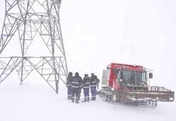 Bakan Bayraktar: Vatandaşlarımıza kesintisiz enerji akışı sağlamak için ekiplerimiz sahada