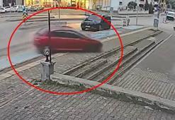Direksiyon dersinde fren yerine gaza basıp, kaldırıma çıktı: O anlar kamerada