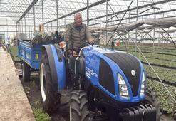 Kamyon üstünde serasına getirdiği traktörüne köprü ve otoyoldan geçiş cezası geldi