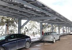 Kampüste otoparkların üstü panelle kapatıldı; üniversitenin enerji tüketiminin yüzde 20’si GES’ten karşılandı