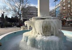 Tekirdağ’da sıcaklık eksi 11’i gördü, süs havuzları dondu