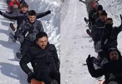 Kamyonete bağlanan ipe tutturulan şambrellerin üzerine oturup kaydılar