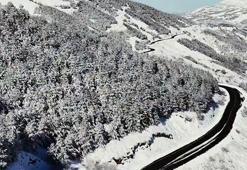 İzmir Ödemiş'te yüksek kesimler beyaza büründü