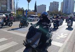 Adana'da kuryeler, kontak kapatıp eylem yaptı