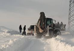 Taşlıçay’da mahsur kalan araçlar kurtarıldı