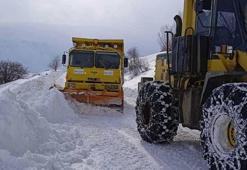 Malatya'da kardan kapanan 53 mahalle yolu açıldı