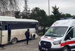 Servis midibüsleri kafa kafaya çarpıştı; 19 yaralı