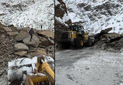 Hakkari–Çukurca kara yolunda heyalan; düşen kaya parçaları yolu kapattı