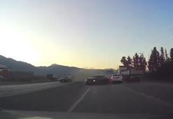 Hatay'da 5 aracın karıştığı zincirleme kaza kamerada; 4 yaralı