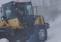 Karlıova’da taburcu olan anne ve bebeği kepçeyle evine götürüldü