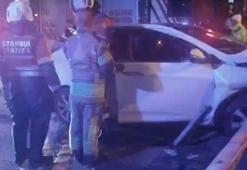 Ümraniye’de otomobil bariyerlere çarptı: 2 yaralı