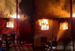 2 katlı ev alev alev yandı
