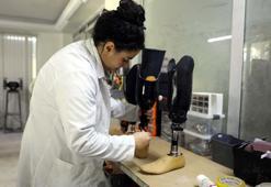 Sena, engelli komşusundan etkilenip okuduğu bölümden mezun olunca ortez-protez merkezi açtı