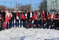 Türk bayrağına saldırıyı protesto ettiler