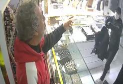 Bahçelievler'de kuyumcuyu soyup metrobüsle kaçan şüpheli tutuklandı