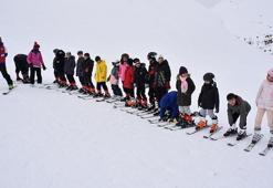 Bitlis’te öğrencilere kayak eğitimi