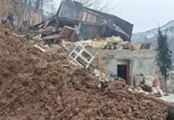 Artvin’de heyelan; ev ve ahır yıkıldı