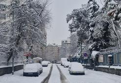 Diyarbakır'da kar yağışı; bazı uçak seferleri iptal edildi