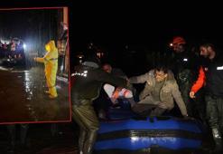 Antalya'da tarım alanlarını su bastı; mahsur kalanlar, iş makinesi ve botlarla kurtarıldı