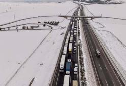 TAG otoyolunda kilometrelerce araç kuyruğu
