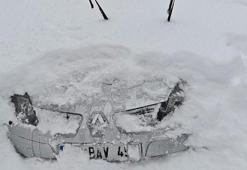 Çambaşı Yaylası’nda kar kalınlığı 2 metreye ulaştı, araçlar kar altında kaldı