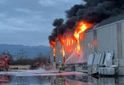 Hatay'da lastik deposunda çıkan yangın kontrol altında
