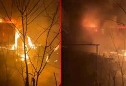 Sancaktepe’de ahşap binada çıkan yangın söndürüldü