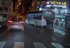 Otobüsün arkasına asılan çocukların tehlikeli yolculuğu kamerada