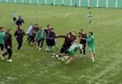 Süper Amatör Lig maçında futbolcular kavga etti; o anlar kamerada