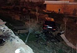 Otomobil, kafenin bahçesine uçtu