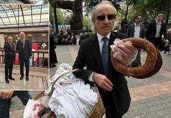 Protokoldeki kravatlı simitçi