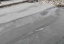 Silivri ve Avcılar'da deniz metrelerce çekildi